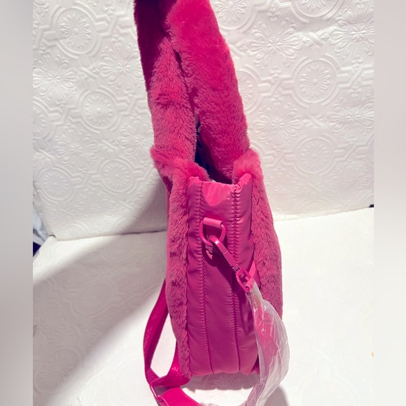 🎀Steve Madden Pink Faux Fur 2- In-1  Tote Set Brand New with Tags 🎀 - Picture 5 of 12